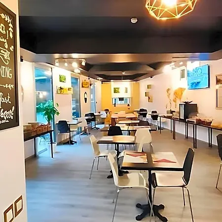 شقة فندقية أجنحة ستوندينغ باي آكتسورس الفندقية