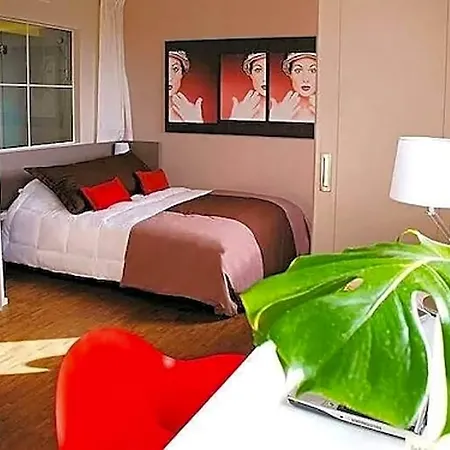 Standing By Actisource Aparthotel
