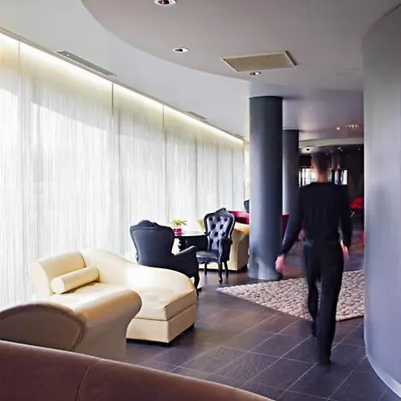 Quality Only Cdg Airport En France Aparthotel 4*